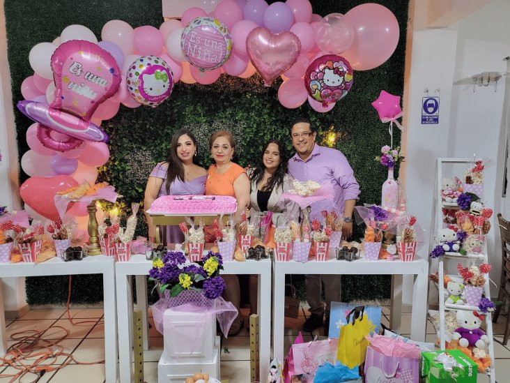 Samira Vázquez disfruta baby shower en su honor
