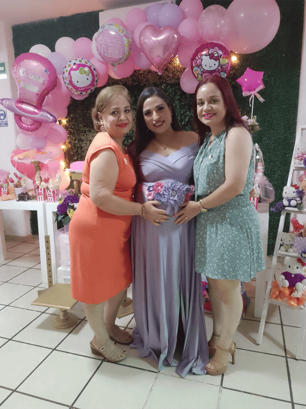 Samira Vázquez disfruta baby shower en su honor