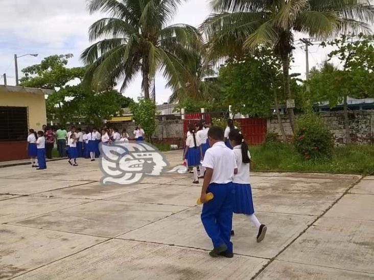 ¡Padres, sin respiro! Graduaciones y regreso a clases ‘ahorcan’ a xalapeños