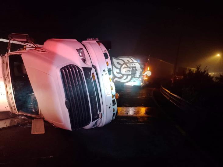 Par de accidentes en la Orizaba-Puebla; cierran la circulación