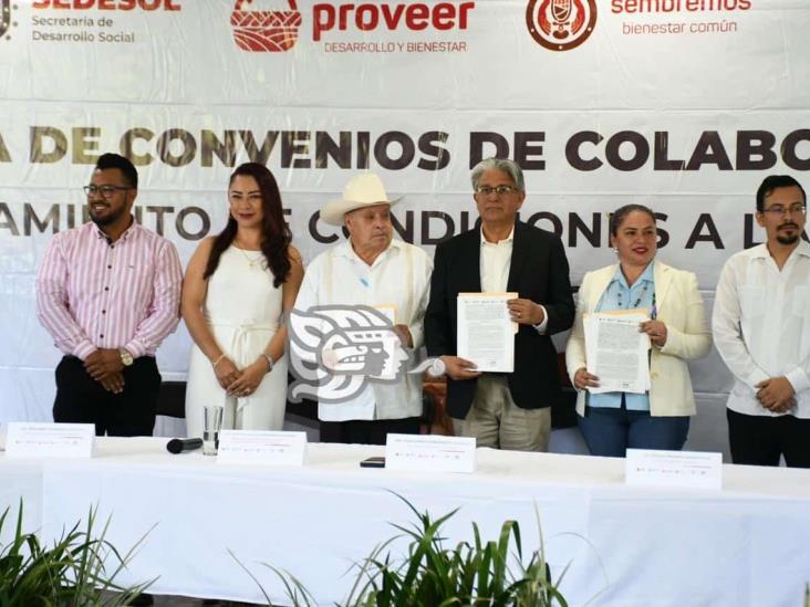 Firman convenio para mejorar condiciones de viviendas en Veracruz