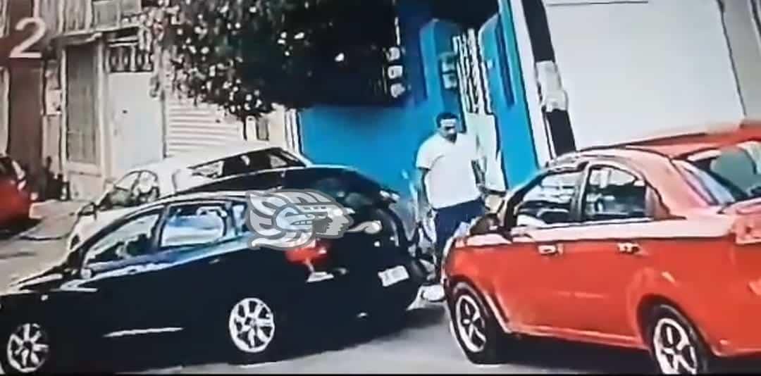 ¡Cuidado! Ladrones recorren calles de Xalapa para robar partes de autos