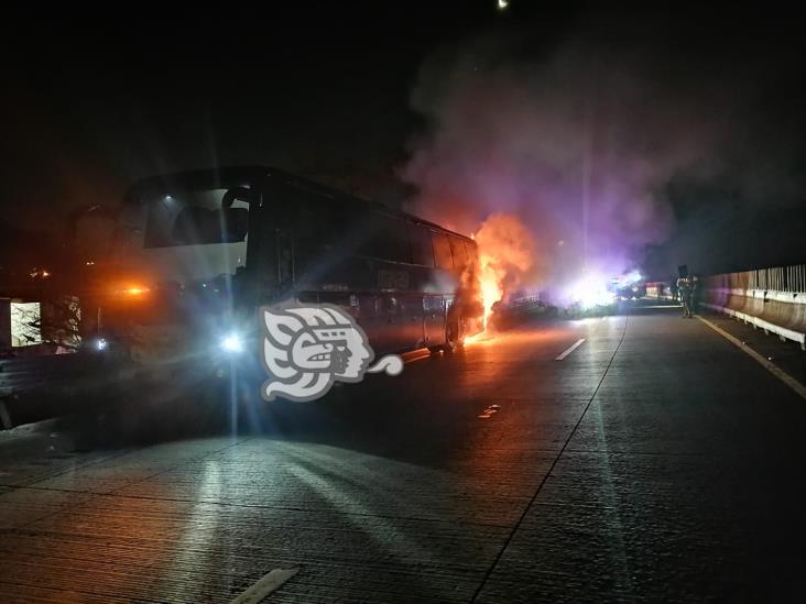 Se incendia autobús de turismo en autopista Veracruz-Córdoba