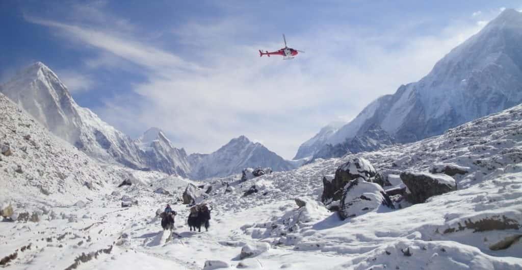 ¿Quiénes son los mexicanos fallecidos al caer helicóptero cerca del Everest?