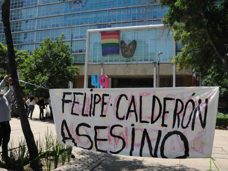 Calderón se lamenta por deceso de niña en IMSS; Epigmenio Ibarra le recuerda Guardería ABC