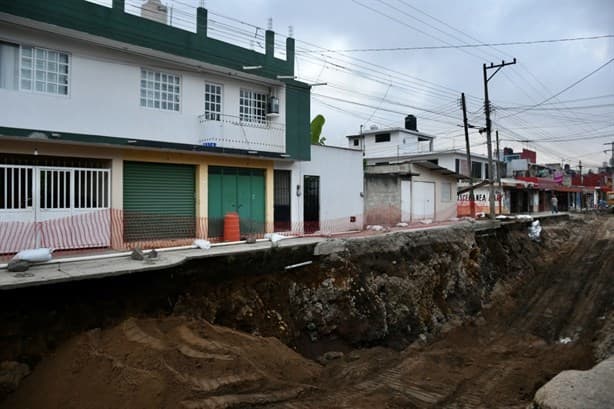 Temen que sus casas se desplomen por construcción del colector pluvial en Xalapa