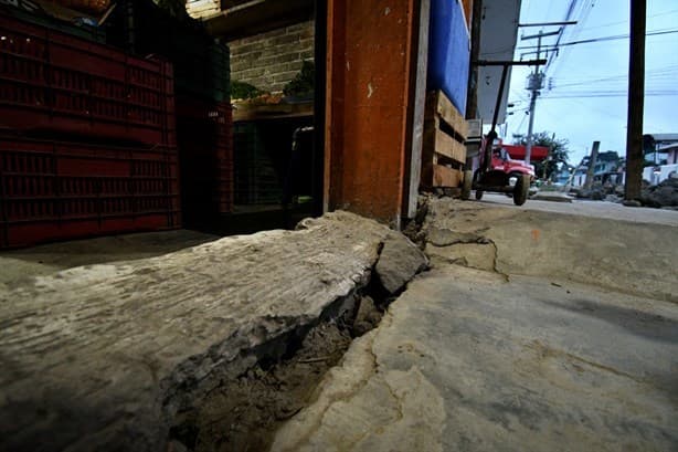 Temen que sus casas se desplomen por construcción del colector pluvial en Xalapa