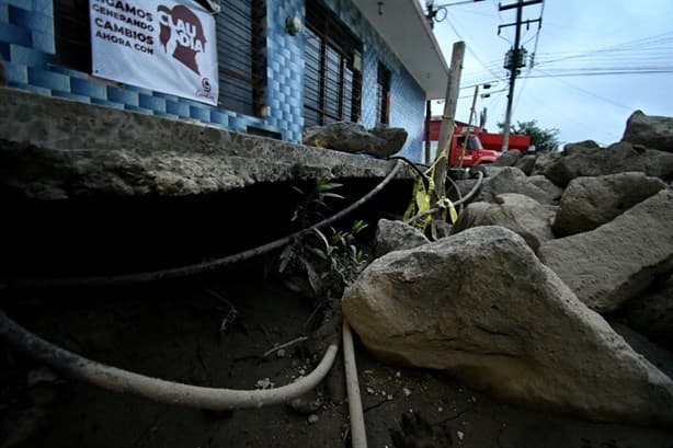 Temen que sus casas se desplomen por construcción del colector pluvial en Xalapa