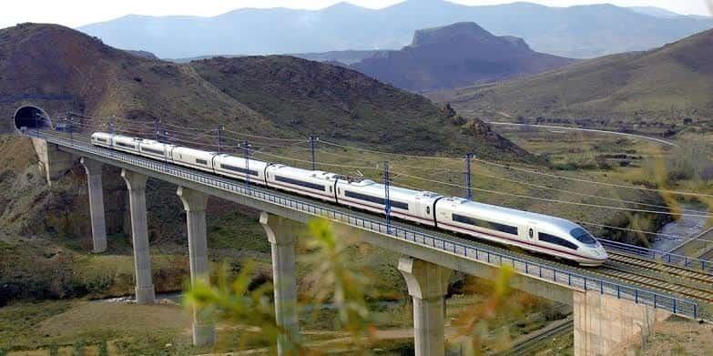 Anuncia AMLO convenio para la construcción del tren de pasajeros México-Querétaro