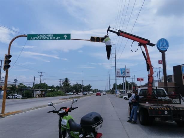 Siguen reparando semáforos en Poza Rica