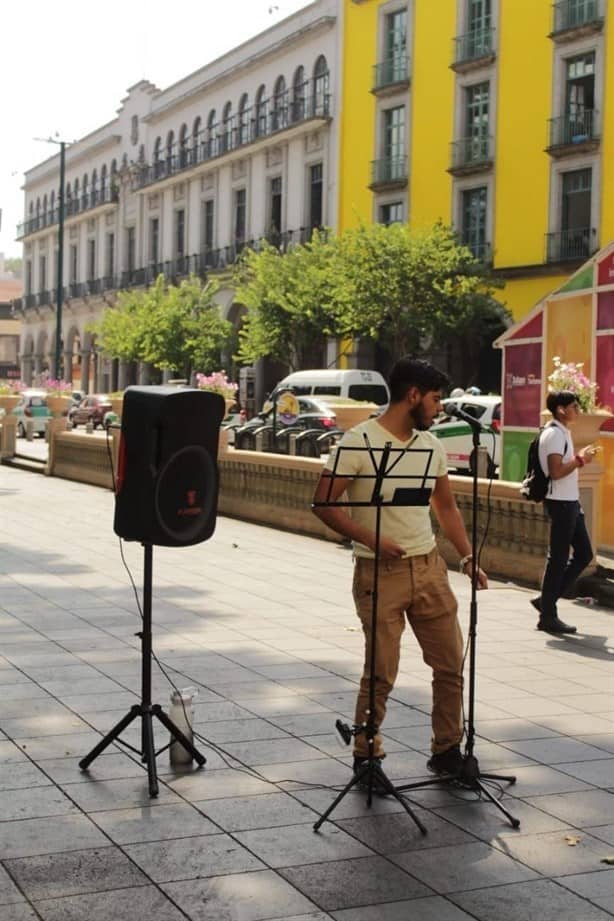 ¿Reencarnó? ¡Conoce al Elvis Presley xalapeño!