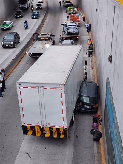 Tráfico paralizado en Xalapa: Camión provoca carambola a siete vehículos en Lázaro Cárdenas