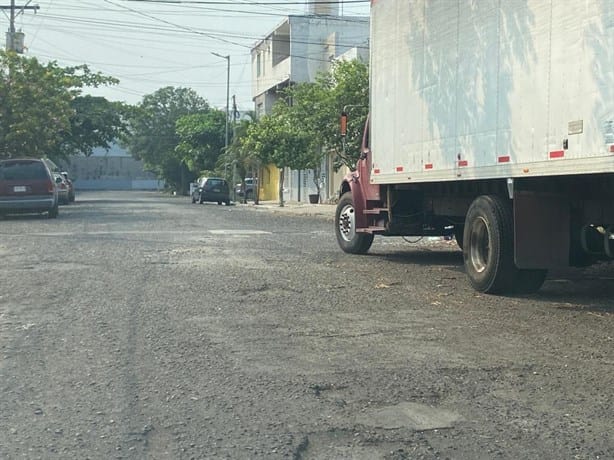 ¡Son cráteres! Así lucen las calles de Veracruz llenas de baches