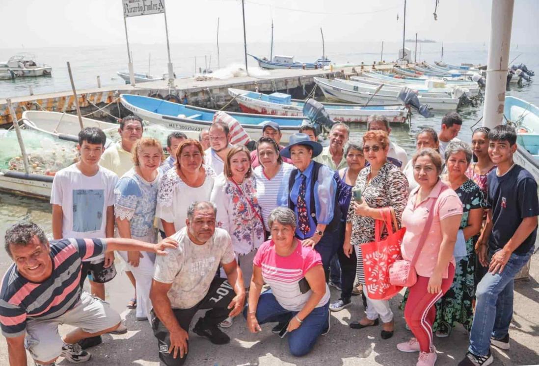 Xóchitl Gálvez Ruiz se reúne con pescadores de la ciudad de Veracruz