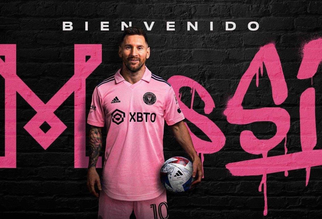 Messi firma contrato con Inter Miami; modela nueva playera rosa