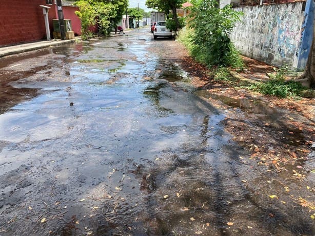Alertan por megafuga de agua potable en Lomas del Coyol, en Veracruz