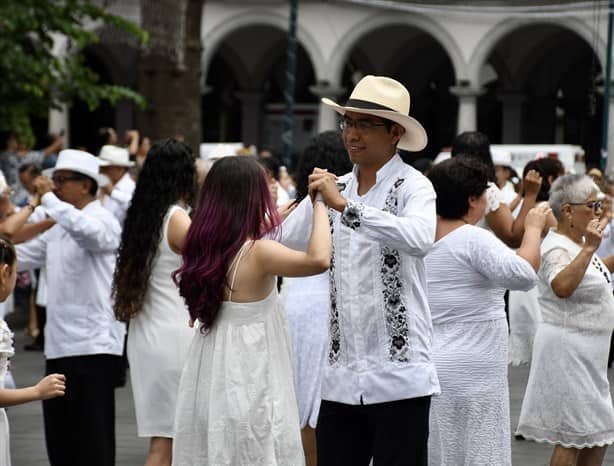 Baile, pasión y alegría: Xalapa vibra con Festival Danzoneando (+Video)