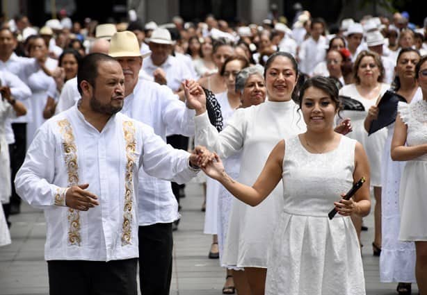 Baile, pasión y alegría: Xalapa vibra con Festival Danzoneando (+Video)