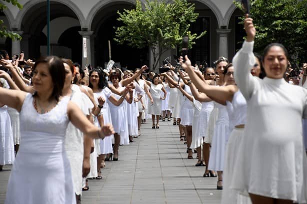 Baile, pasión y alegría: Xalapa vibra con Festival Danzoneando (+Video)