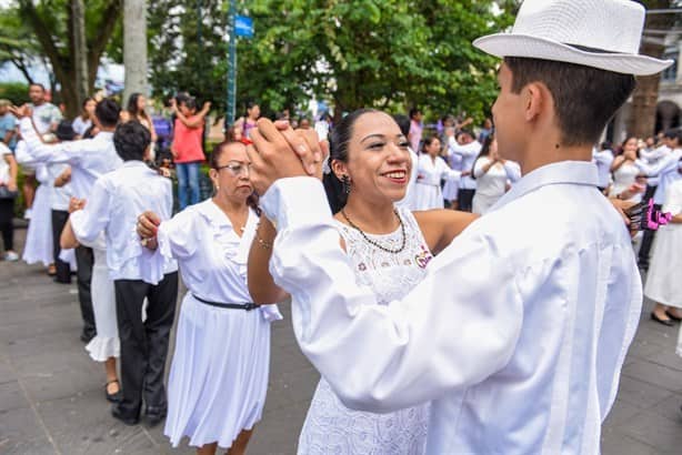 Baile, pasión y alegría: Xalapa vibra con Festival Danzoneando (+Video)