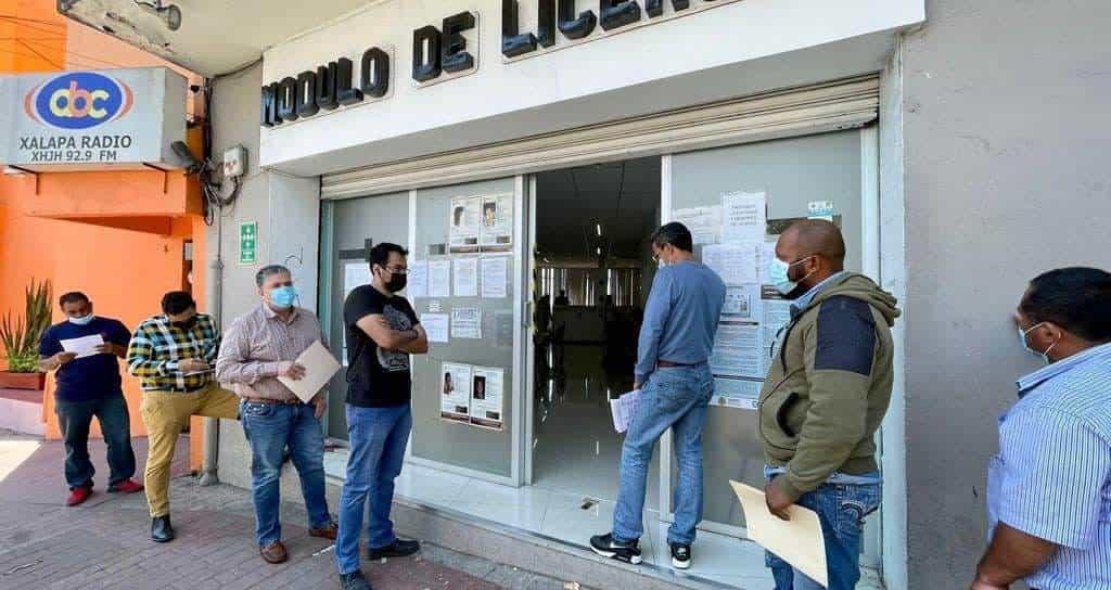 Licencia en mano, riesgos bajo control; checa módulos en Xalapa y horarios