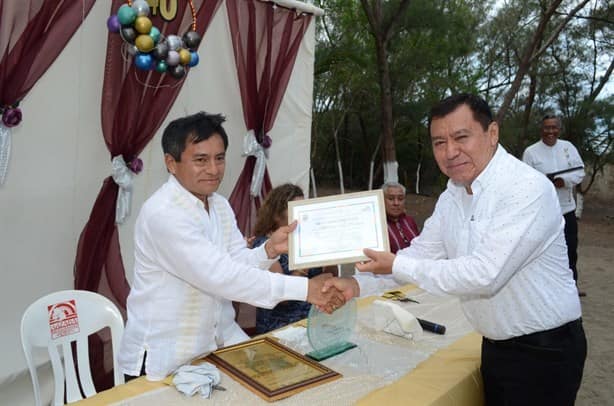 Melchor Ku Peraza celebra 40 años en el magisterio