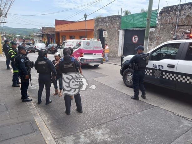 A balazos, atacan a mujer en calles de Omealca