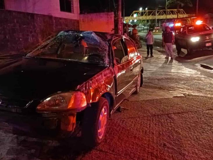 Un lesionado deja volcadura de auto en bulevar Xalapa-Coatepec