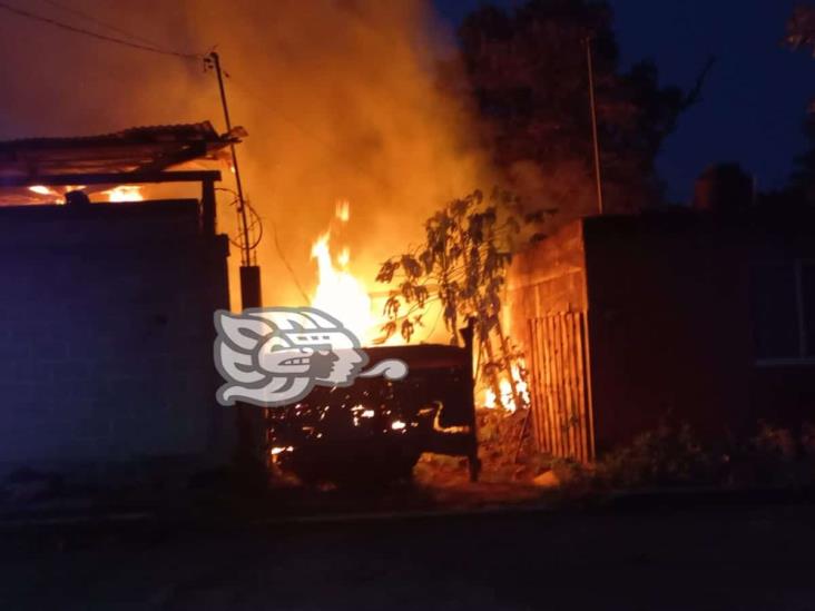 Incendio consume taller de carpintería en Misantla