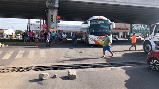 Bloqueo en Las Amapolas por falta de obras desata enojo en conductores varados por 3 horas  | VIDEO