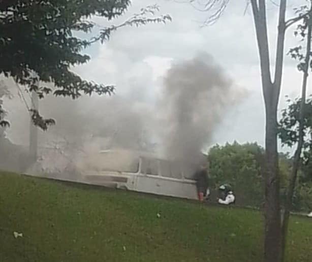 Arde combi sobre Circuito Presidentes en Xalapa (+Video)