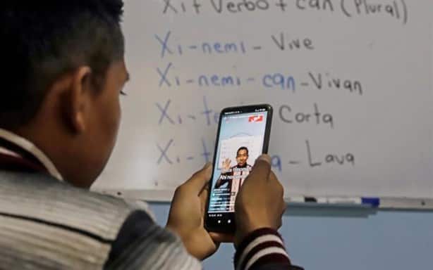 Profesor de Tlaxcala rescata el idioma náhuatl a través de TikTok