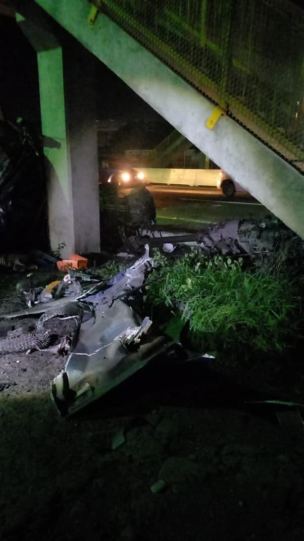 Tráiler se estrella contra puente peatonal de la carretera Veracruz-Cardel | VIDEO