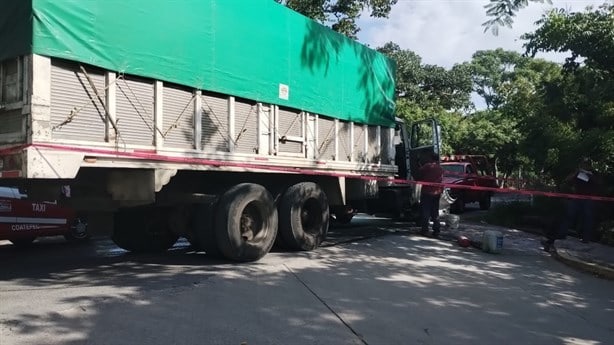 Se incendia camión de carga en la carretera Tuzamapan-Jalcomulco