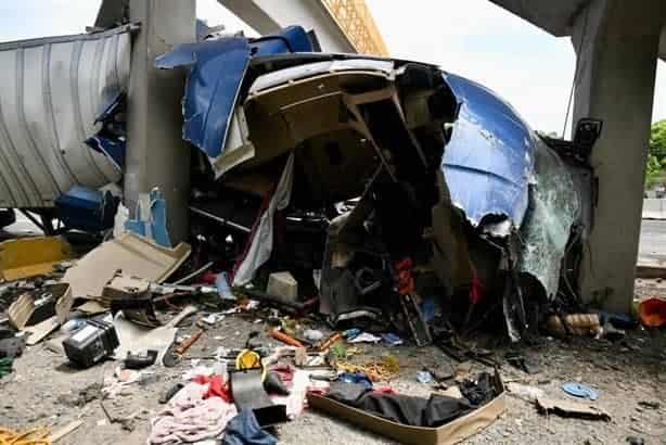 Por tráiler descontrolado que chocó contra puente, caos invadió la Veracruz-Cardel