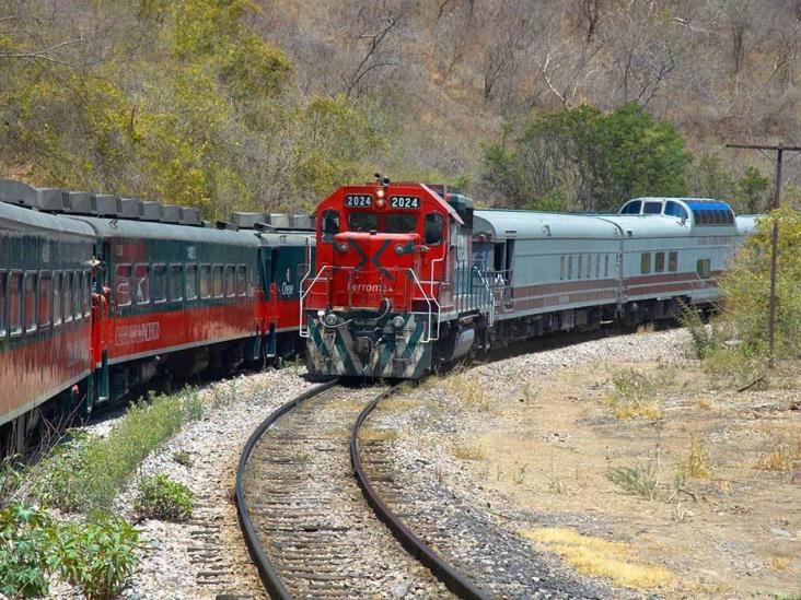 México contará con 3 mil kilómetros de vías férreas para trenes de pasajeros: AMLO