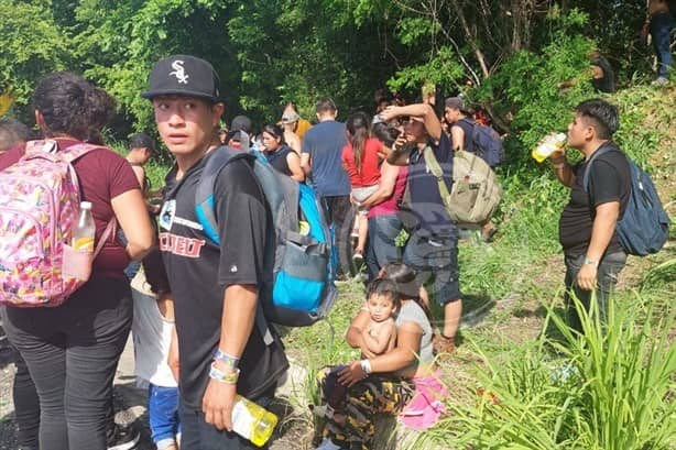 Rescatan a más de 200 migrantes de un tráiler al sur de Veracruz