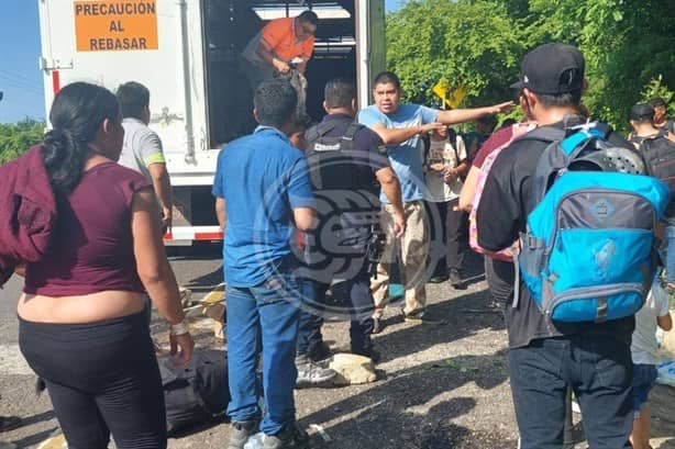 Rescatan a más de 200 migrantes de un tráiler al sur de Veracruz