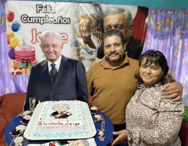 ¡Que originales! Celebran su cumpleaños con temática de AMLO 