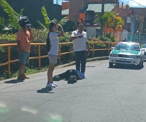 Se desploma en Xalapa cuando caminaba sobre la avenida 28 de Agosto y fallece