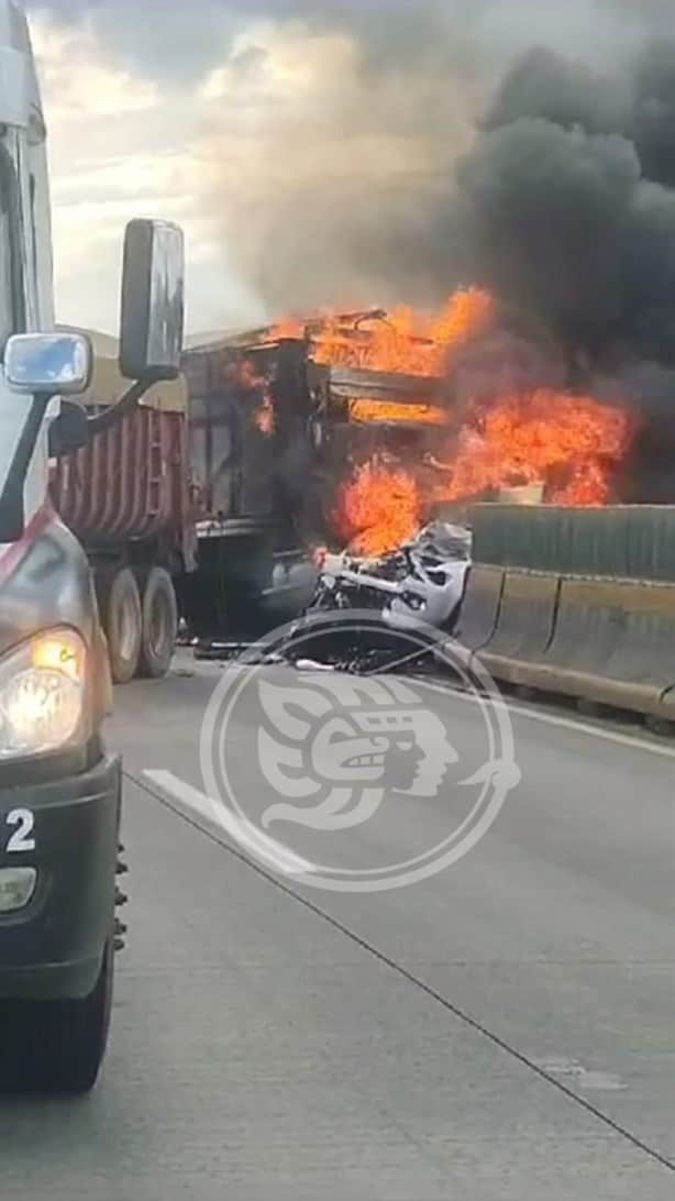 ¡Terrible! Choque e incendio en la Veracruz-Córdoba (+Video)