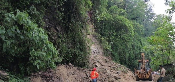 Tras lluvias, deslizamiento afecta la carretera Zongolica-Comalapa