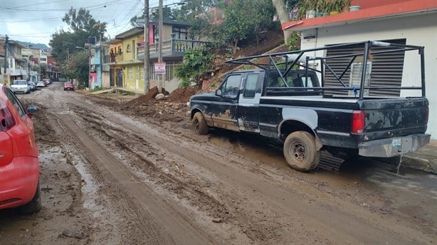 Caos en colonia Reforma de Xalapa: lluvia daña obras municipales