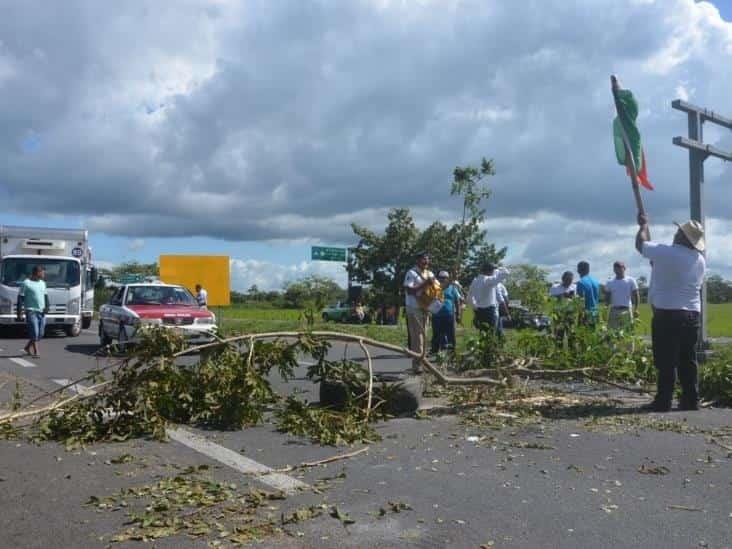 Amagan con bloqueo por abusos y extorsiones de Siniiga en sur de Veracruz