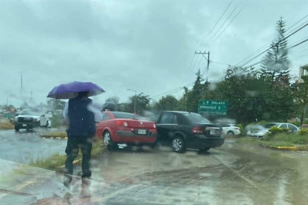 Proliferan accidentes viales en Xalapa tras lluvias