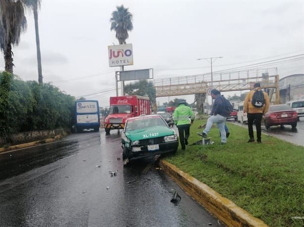 Proliferan accidentes viales en Xalapa tras lluvias