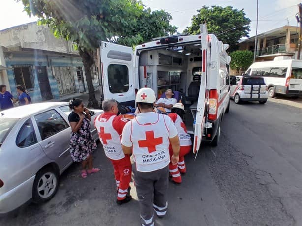 Derrapa motociclista en avenida Victoria en Veracruz por ir a alta velocidad