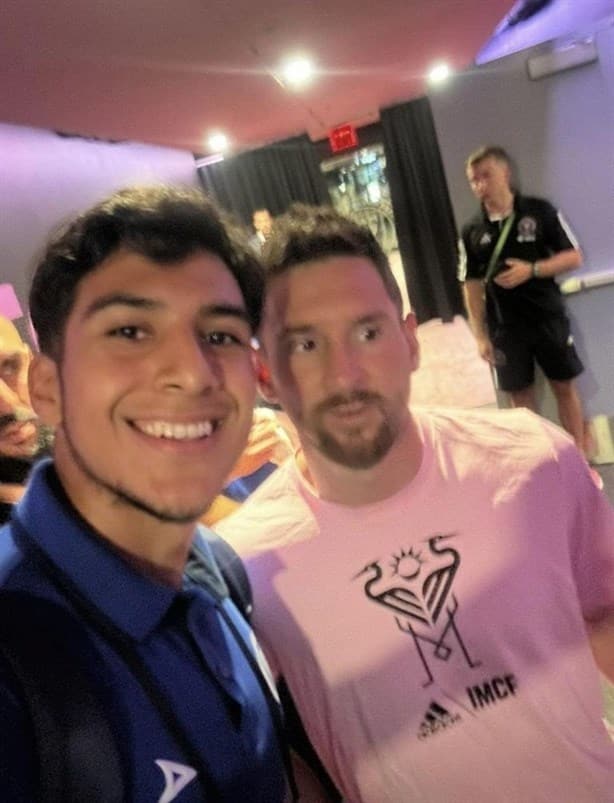 Conoce al futbolista de Veracruz que se volvió viral por tomarse foto con Messi