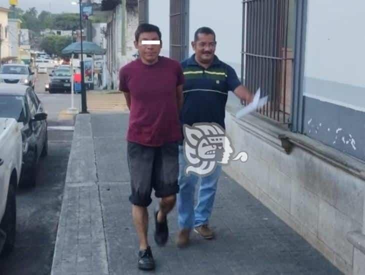 En Tezonapa, lo detienen por agredir con un machete a su esposa y a su suegra