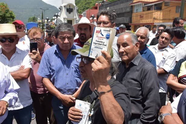 Taxistas de Orizaba acusan operación irregular de nuevo servicio de transporte (+Video)